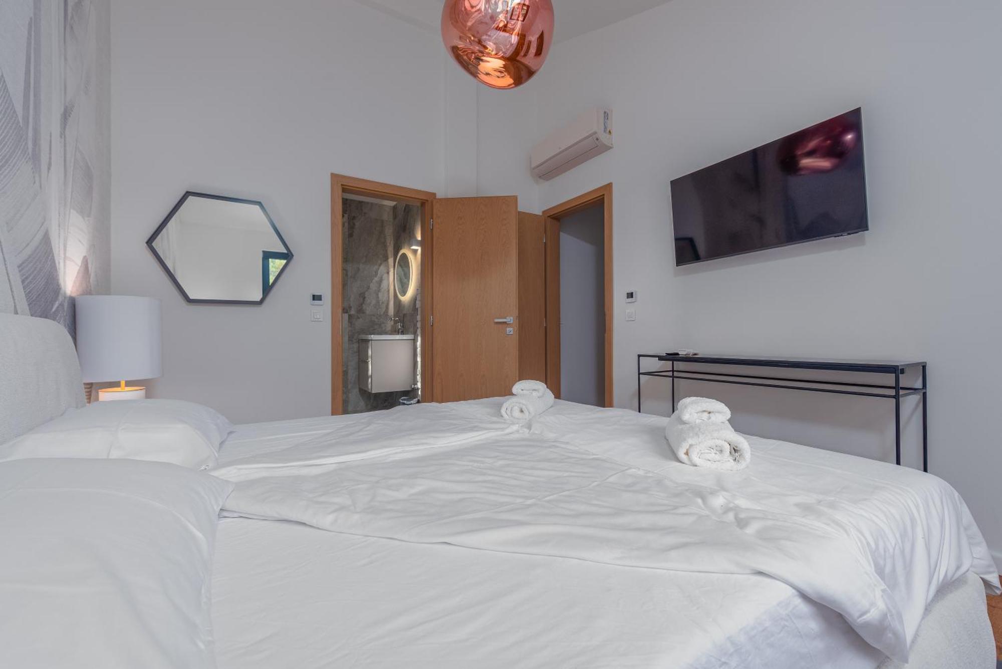 Sunset Apartment *