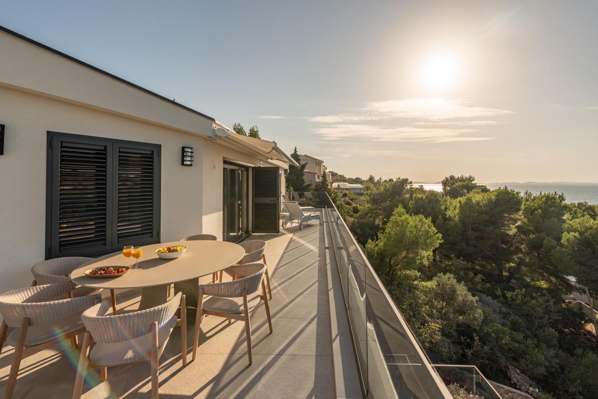 Sunset Apartment *