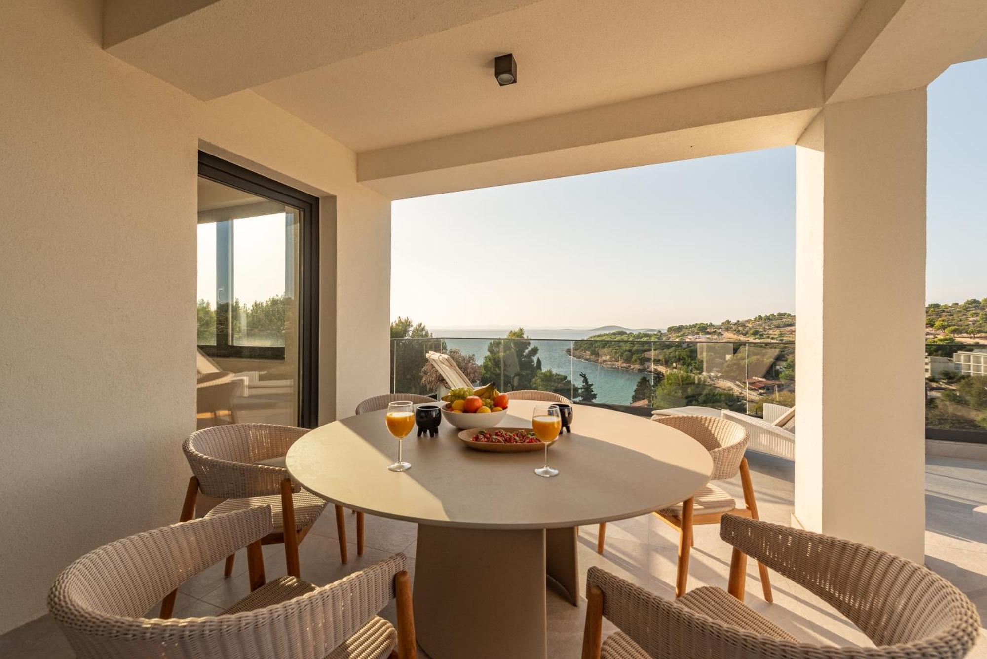 Sunset Apartment *